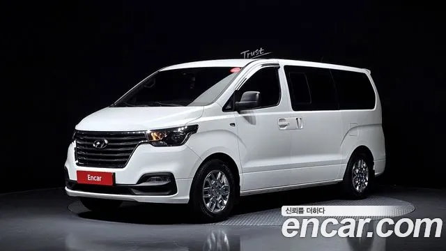 Hyundai Starex 2018 — photo 1