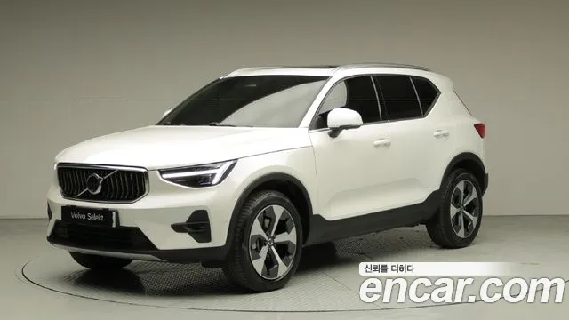 Volvo XC40 2025 — photo 1