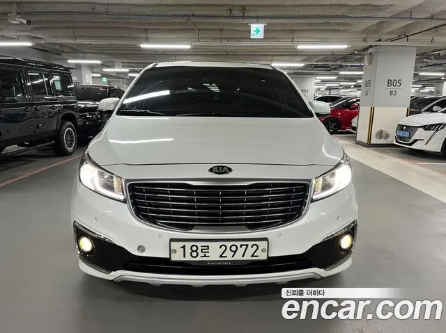 Kia Canival 2015 — photo 1