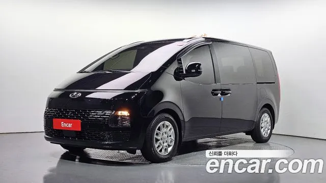 Hyundai Staria 2022 — photo 1
