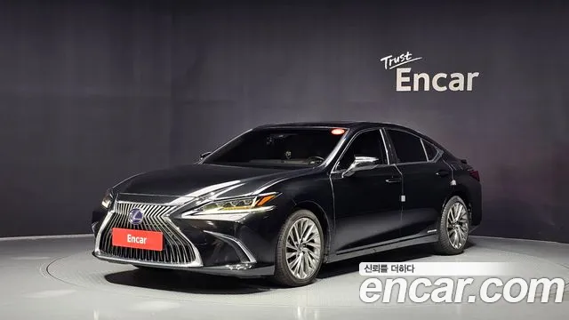 Lexus ES 2021 — photo 1