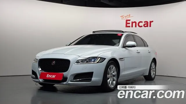 Jaguar XF 2017 — photo 1