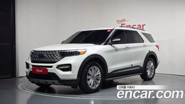 Ford Explorer 2022 — photo 1