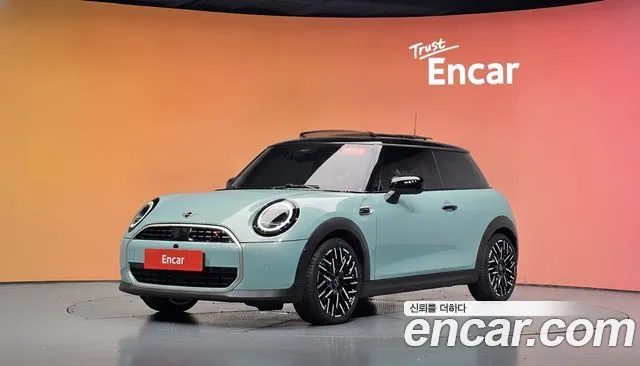 Mini Cooper 2025 — photo 1