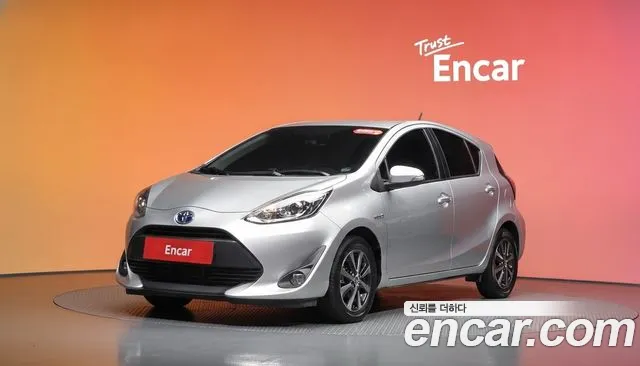 Toyota Prius 2018 — photo 1