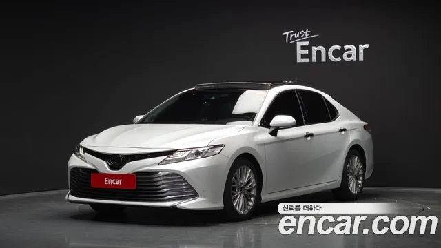 Toyota Camry 2018 — photo 1