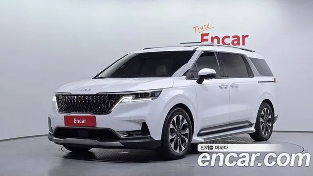 Kia Canival 2023 — photo 1