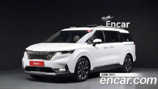 Kia Canival 2023 — photo 1