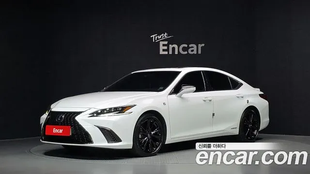 Lexus ES 2022 — photo 1
