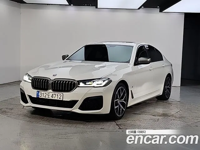 BMW 5-Series 2022 — photo 1