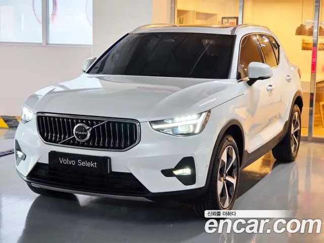 Volvo XC40 2026 — photo 1