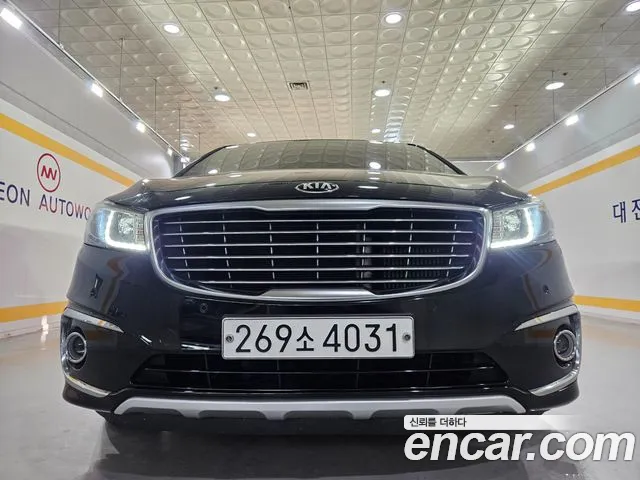 Kia Canival 2018 — photo 1