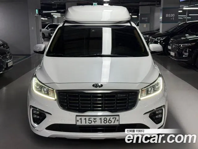 Kia Canival 2020 — photo 1