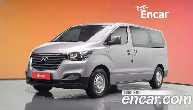 Hyundai Starex 2019 — photo 1