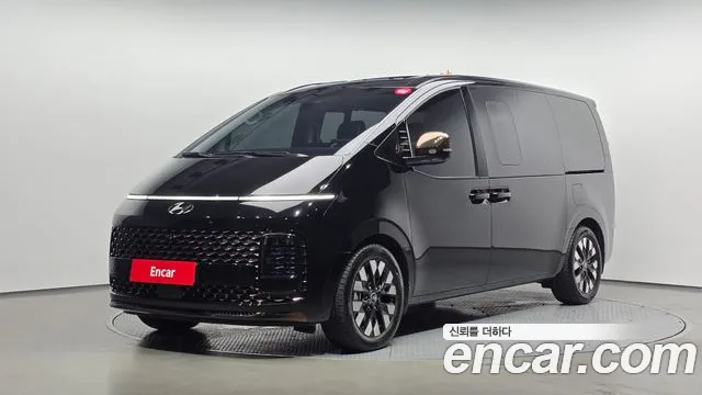 Hyundai Staria 2025 — photo 1