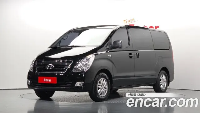 Hyundai Starex 2017 — photo 1
