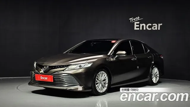 Toyota Camry 2019 — photo 1