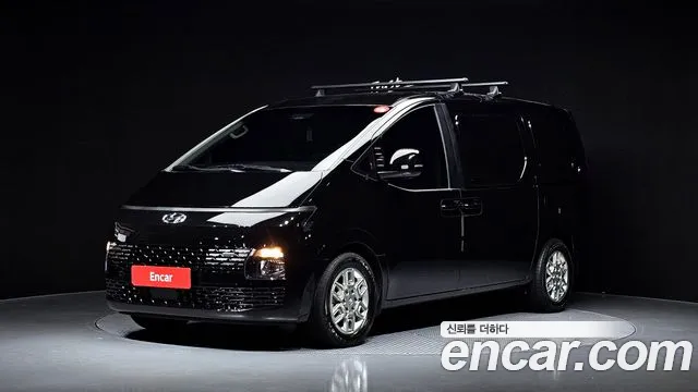 Hyundai Staria 2023 — photo 1