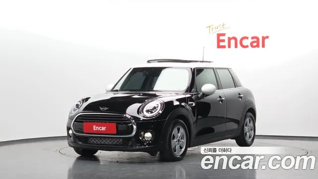Mini Cooper 2019 — photo 1