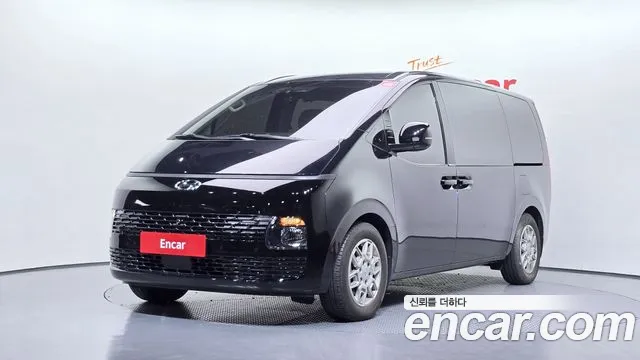 Hyundai Staria 2023 — photo 1