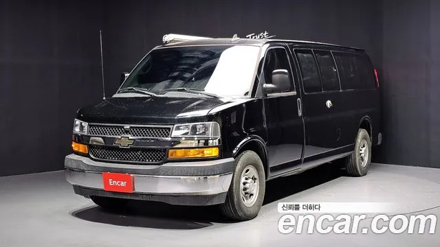 Chevrolet Express Van 2018 — photo 1
