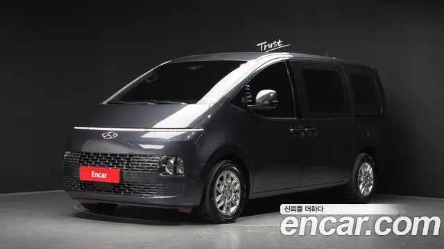 Hyundai Staria 2023 — photo 1