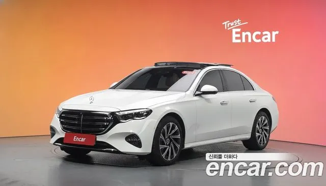 Mercedes-Benz E-Class 2025 — photo 1
