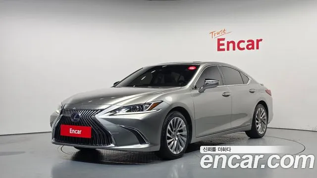 Lexus ES 2019 — photo 1