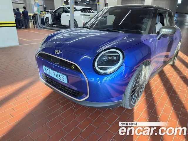 Mini Cooper 2024 — photo 1
