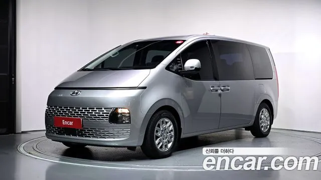 Hyundai Staria 2023 — photo 1