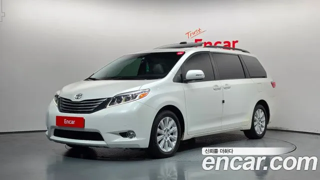 Toyota Sienna 2015 — photo 1