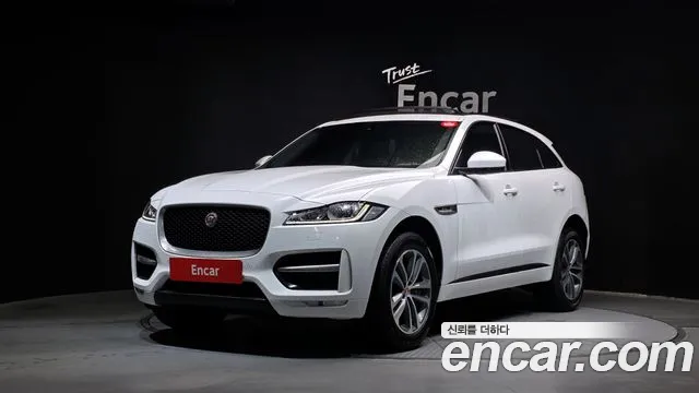 Jaguar F-PACE 2018 — photo 1