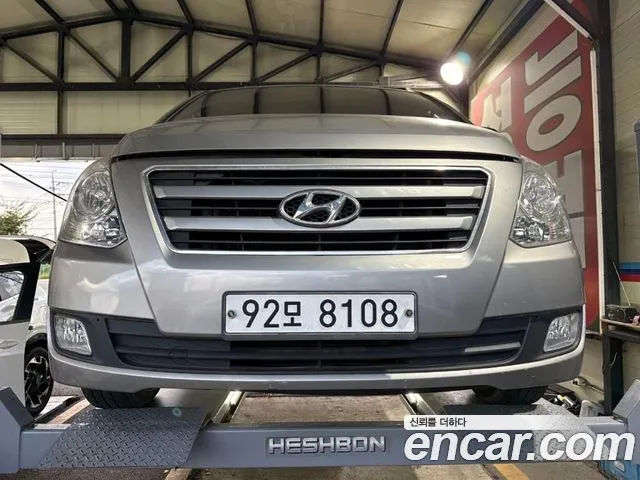 Hyundai Starex 2017 — photo 1