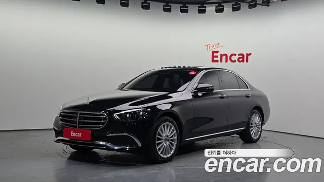 Mercedes-Benz E-Class 2023 — photo 1