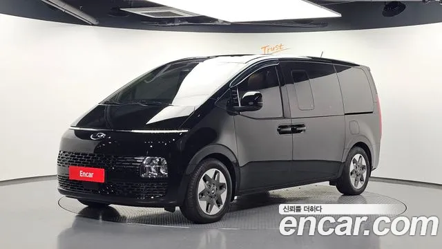 Hyundai Staria 2023 — photo 1