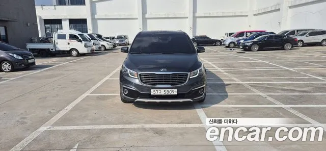 Kia Canival 2018 — photo 1