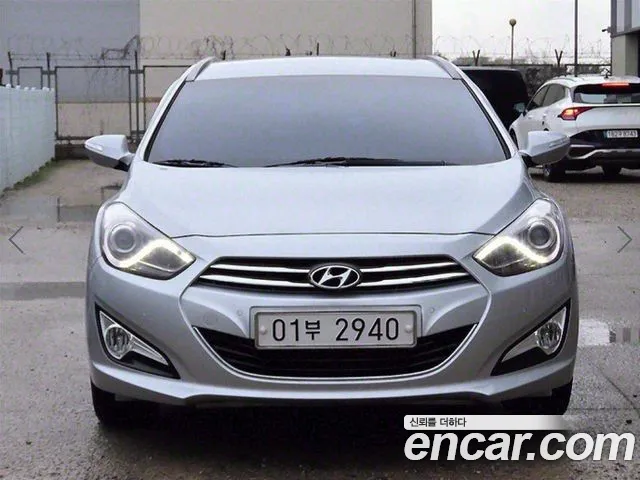Hyundai i40 2012 — photo 1