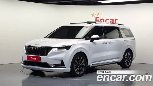 Kia Canival 2023 — photo 1