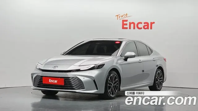 Toyota Camry 2025 — photo 1