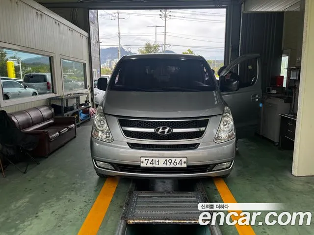 Hyundai Starex 2012 — photo 1