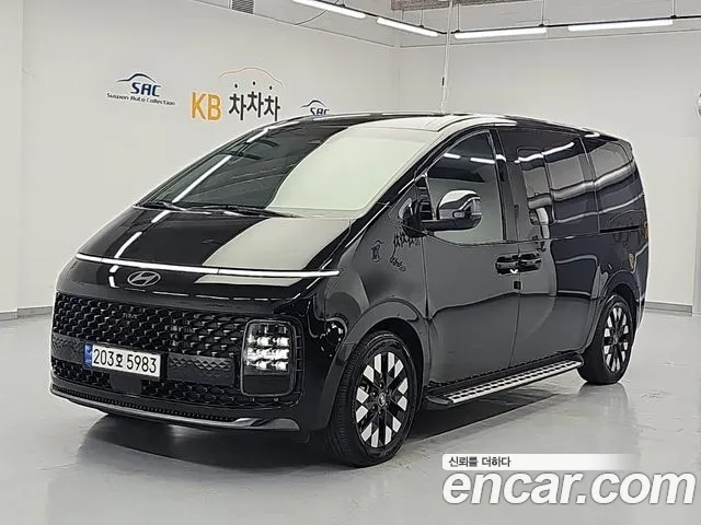 Hyundai Staria 2025 — photo 1