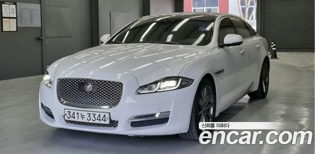 Jaguar XJ 2018 — photo 1