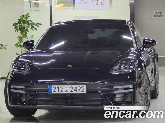 Porsche Panamera 2023 — photo 1