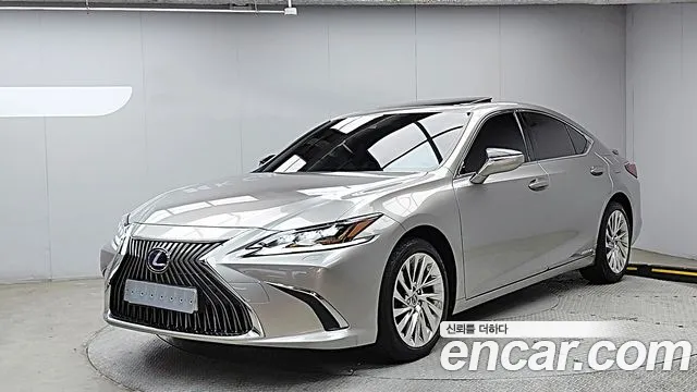 Lexus ES 2021 — photo 1