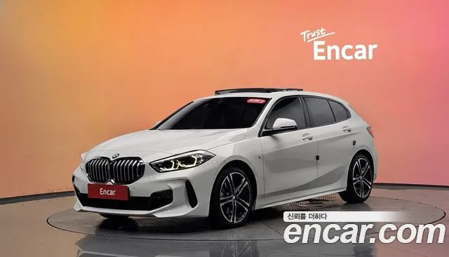 BMW 1-Series 2023 — photo 1