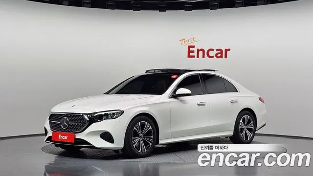 Mercedes-Benz E-Class 2025 — photo 1