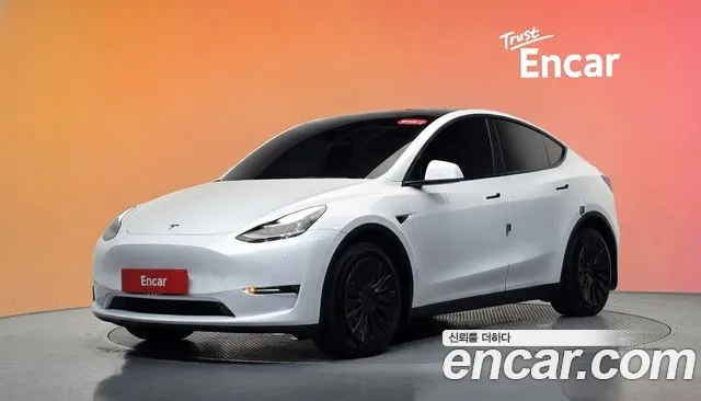 Tesla Model Y 2022 — photo 1