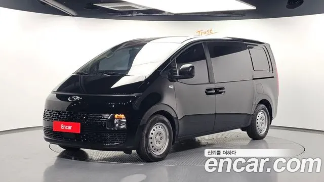 Hyundai Staria 2024 — photo 1