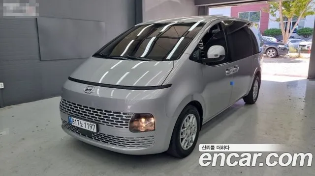 Hyundai Staria 2022 — photo 1