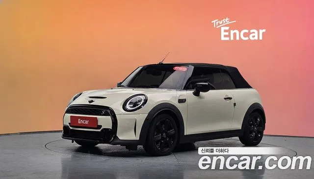Mini Cooper Convertible 2022 — photo 1